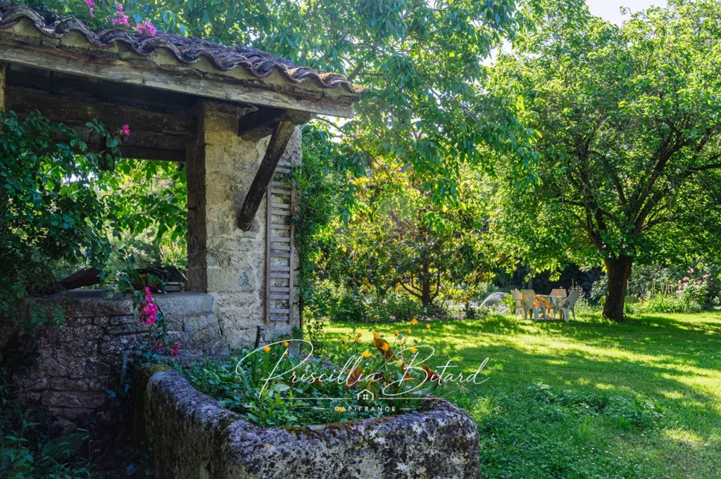 Giardino - Historic Château with Garden in Le Thou