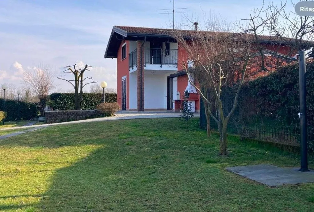 Aed - Villa with Garden in Castelletto Sopra Ticino
