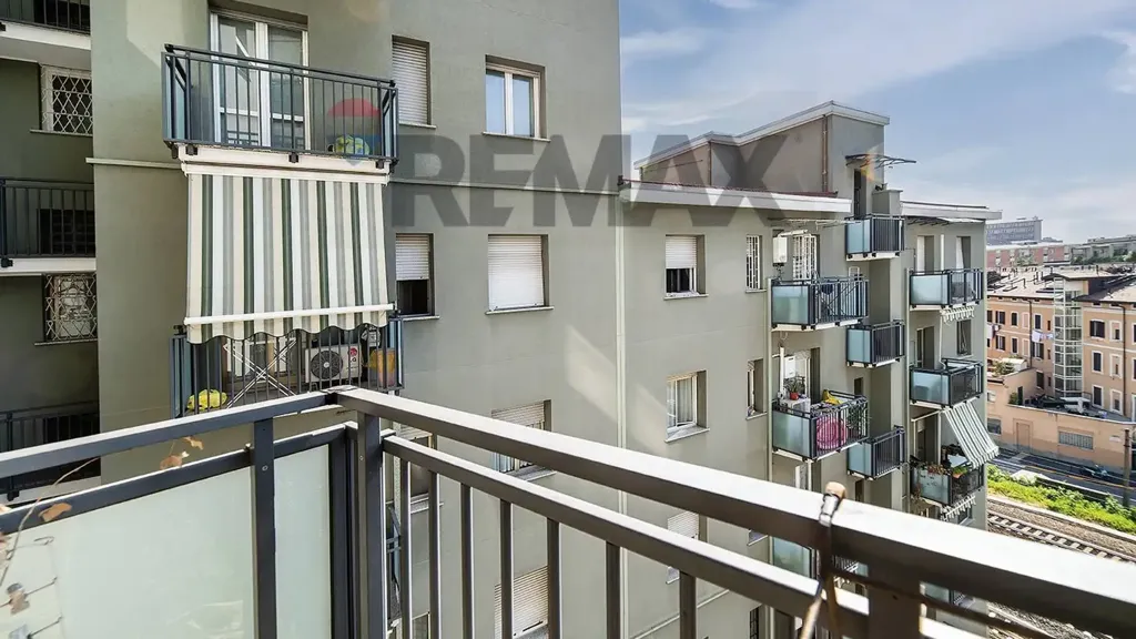 Balcon - Triplex with Balcony in Sesto San Giovanni