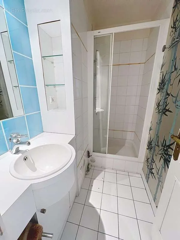 Vannitoad - Luxury Apartment with Parking in Garches