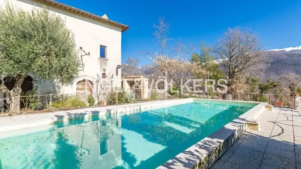 Bassein - Historic Villa with Pool in Cantalice