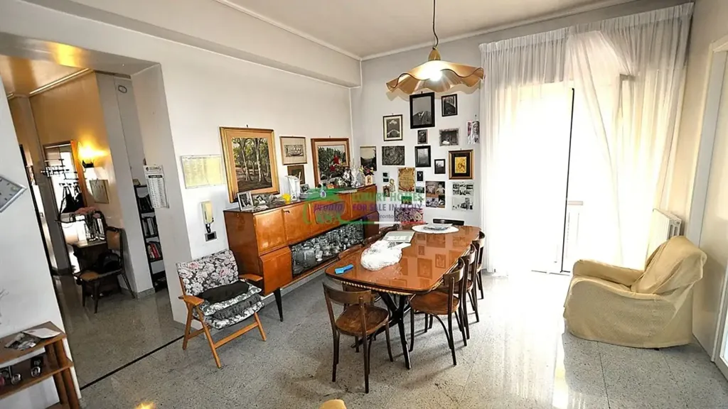 Söögituba - 3-Bedroom Apartment with Balcony in Ragusa