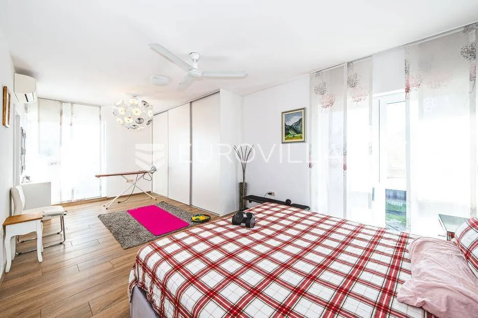 Magamistoad - Modern Villa with Office in Samobor Centre