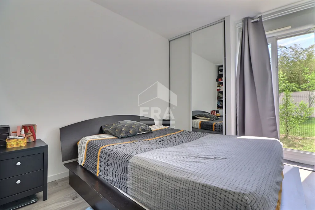 Bedrooms - Modern Flat with Parking in Franconville