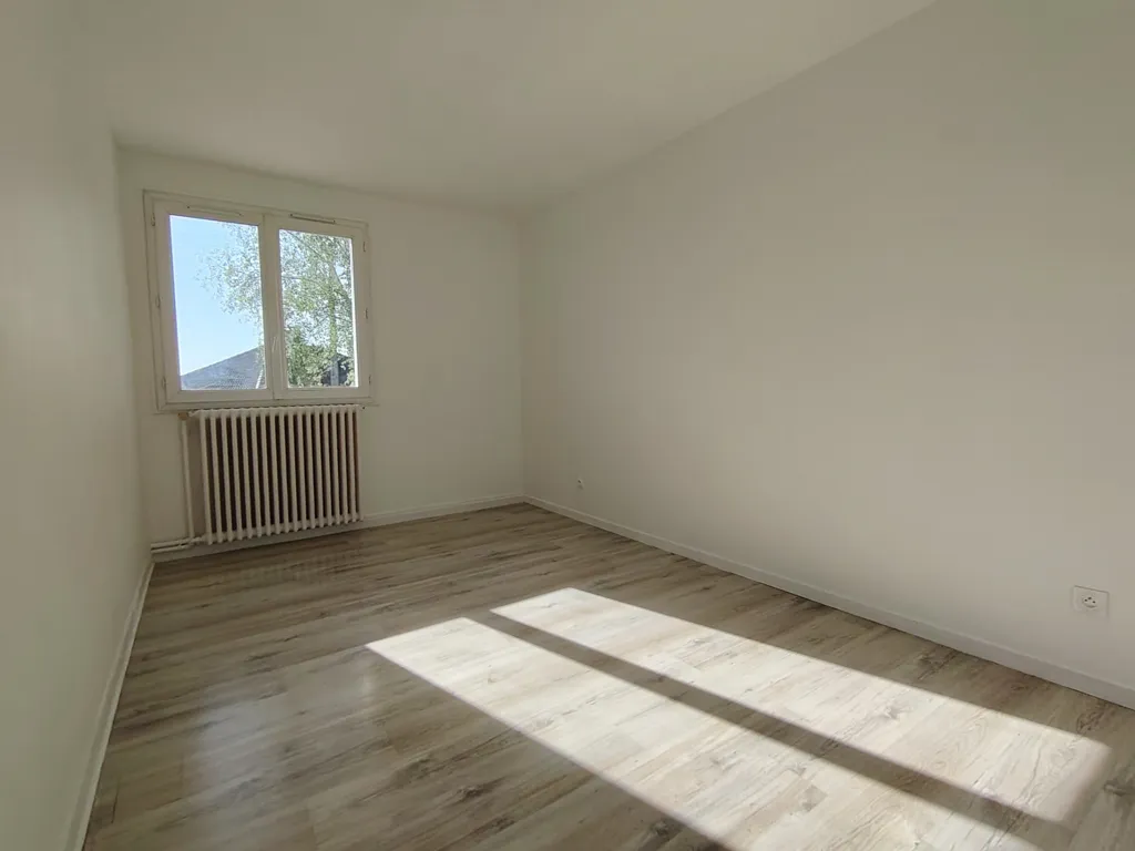 Pièces - Appartement 4 Pièces avec Parking à Sens