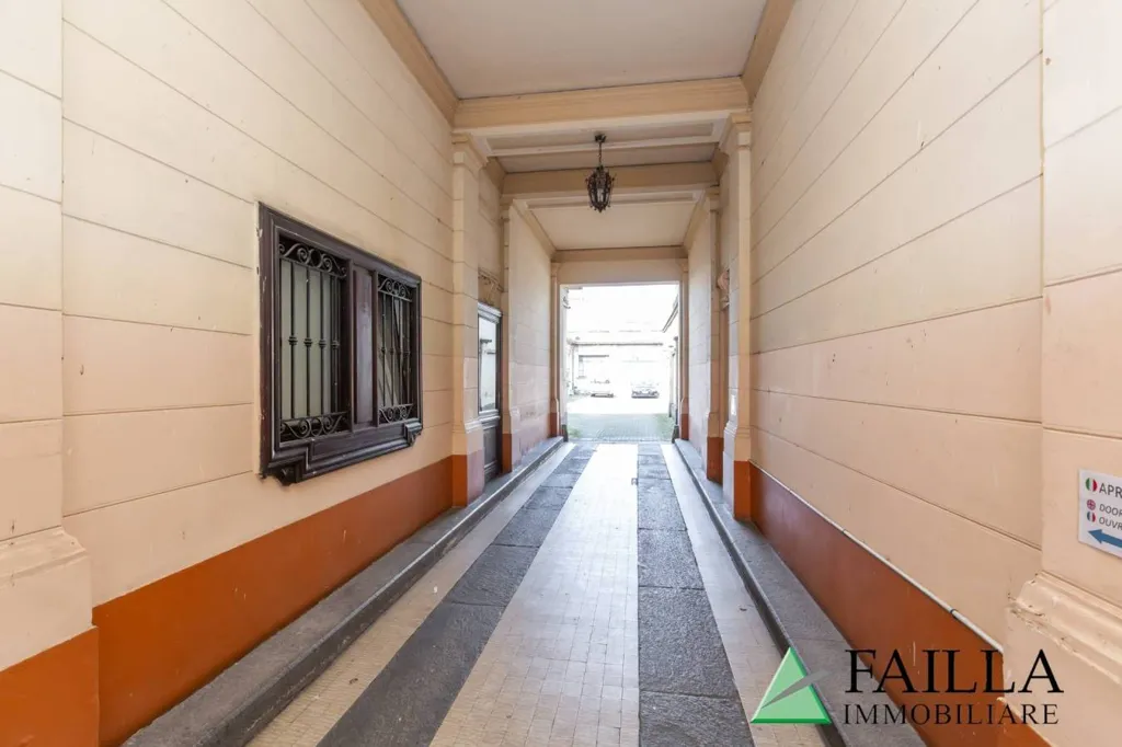 Esik - Restored Apartment with Balcony in Turin