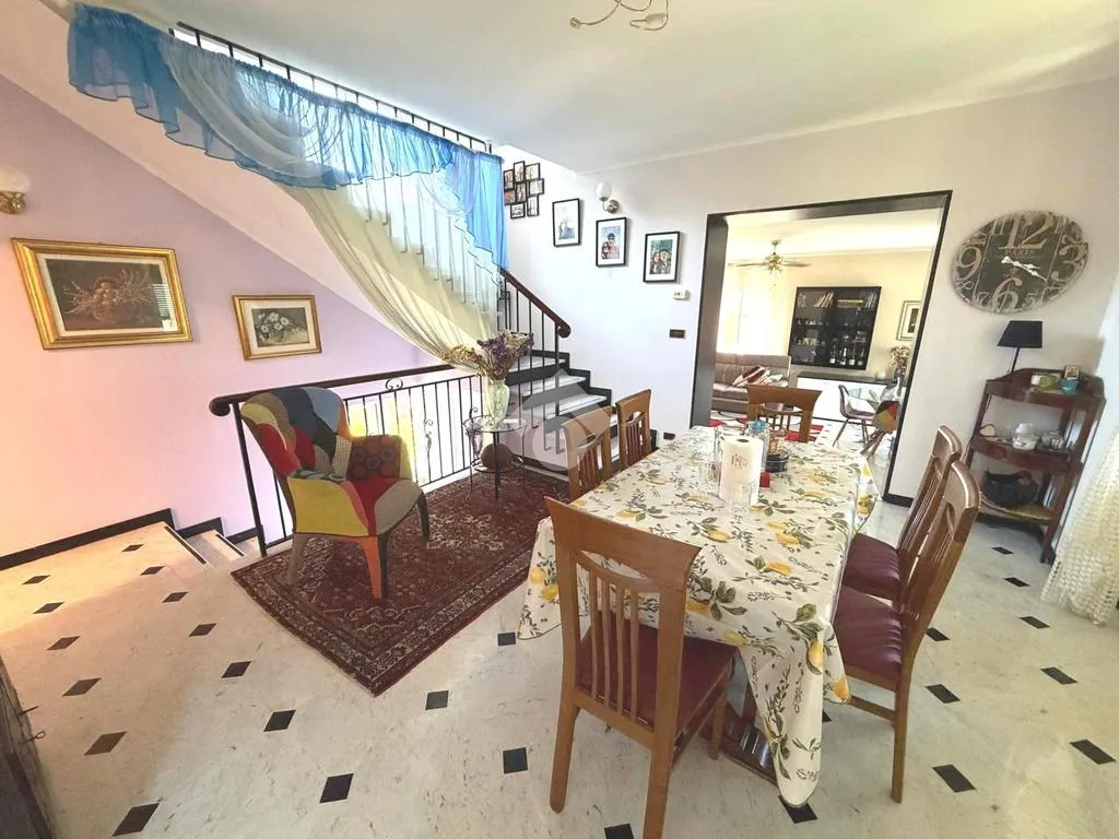 Salle à manger - Villa with Terrace and Garden in Serra Riccò