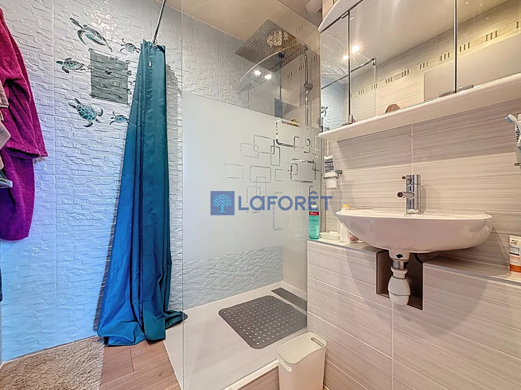 Bagni - House with Garden in Morangis