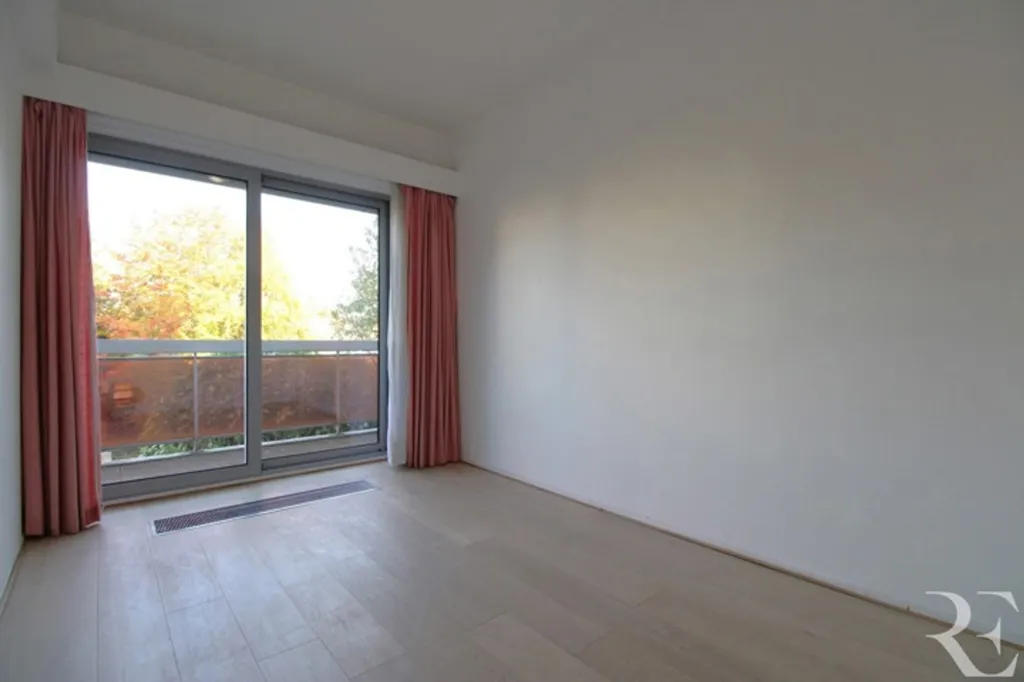 Stanze - Apartment to Refresh with Parking in Uccle