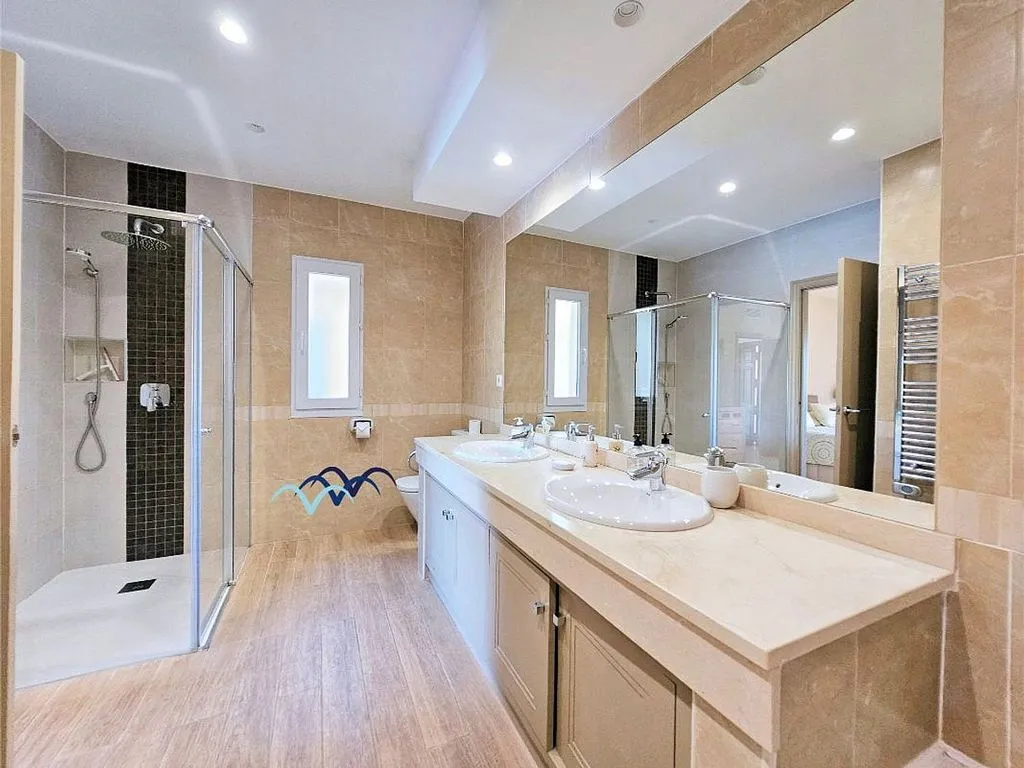 Bathrooms - Chalet with Pool and Sea View in Golf Area
