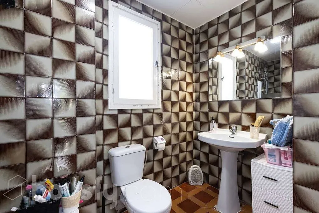 Bathrooms - Apartment with Balcony in Santa Bàrbara