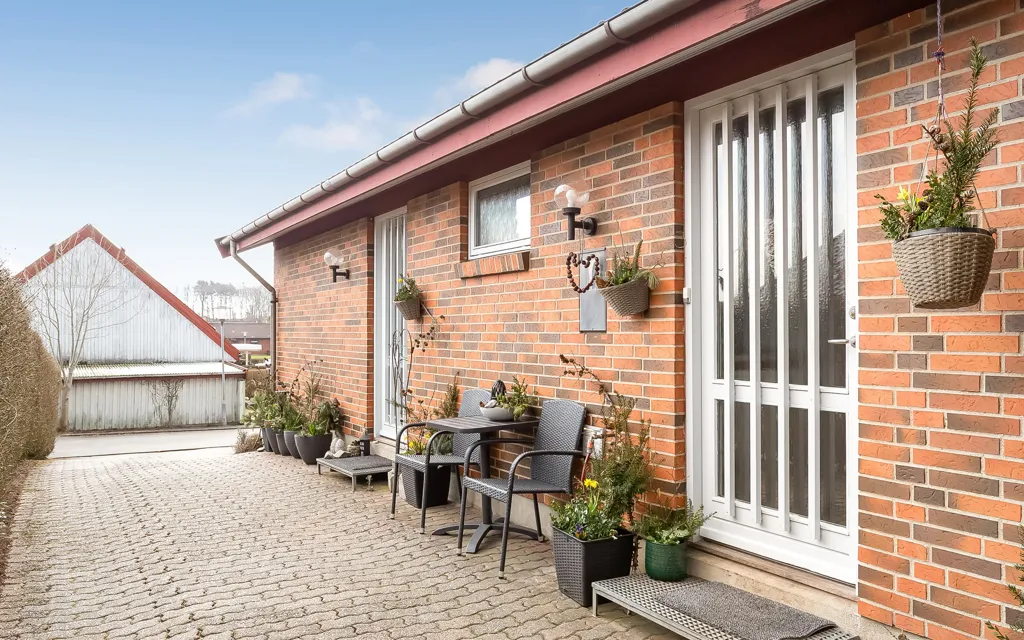 Terrass - Single-Storey Villa with Garden in Erritsø