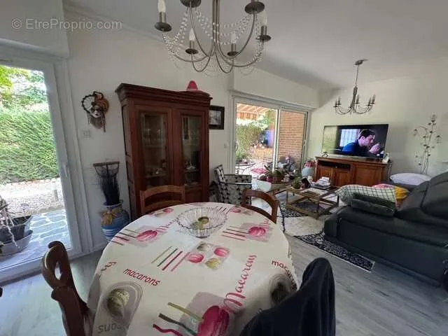 4-toaline maja asukohas Verneuil-Sur-Seine