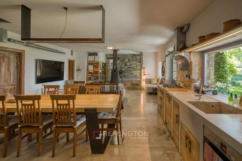 Söögituba - Villa with Extensive Building Land in Central Istria