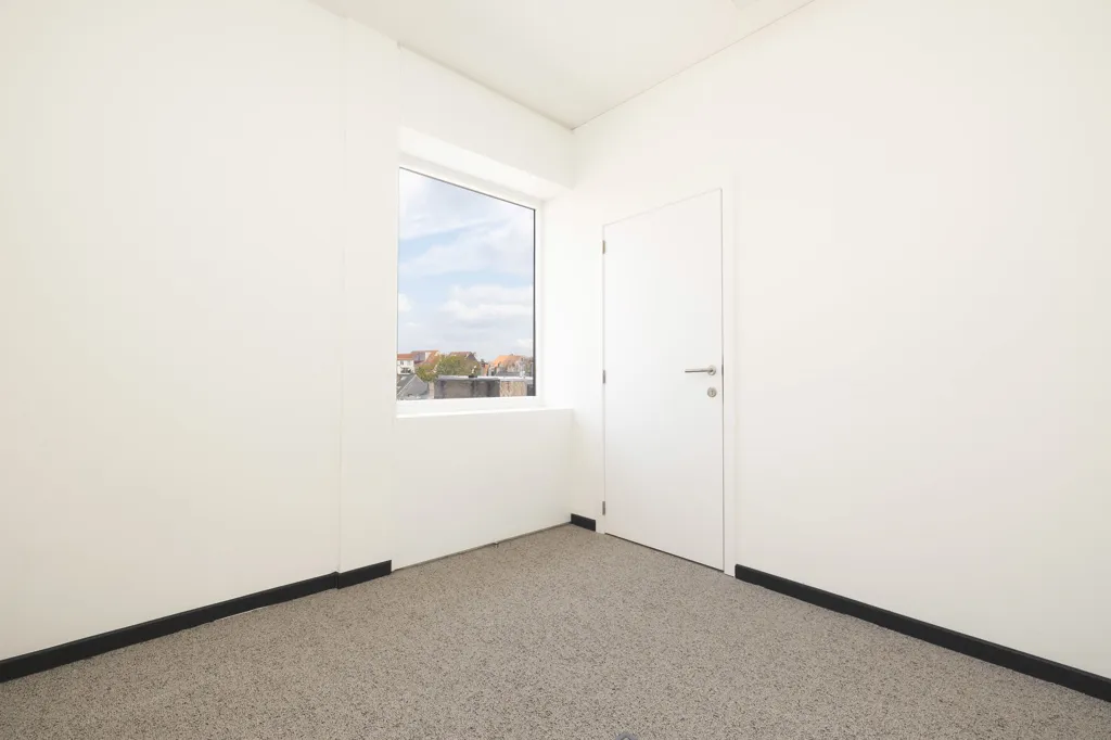 Pièces - Bureau avec Vue Libre sur le 7e Étage à Bruxelles