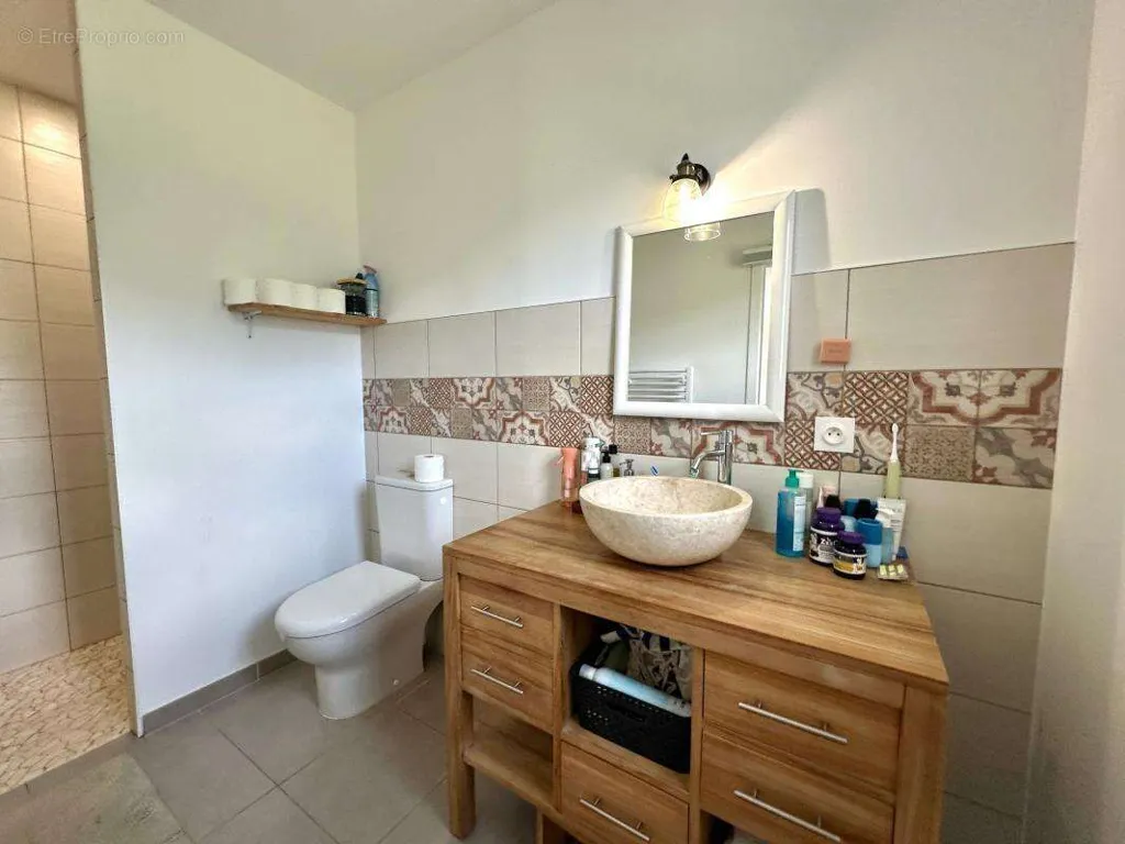 Salles de bain - Maison de Plain-Pied avec Terrasses à Cudos