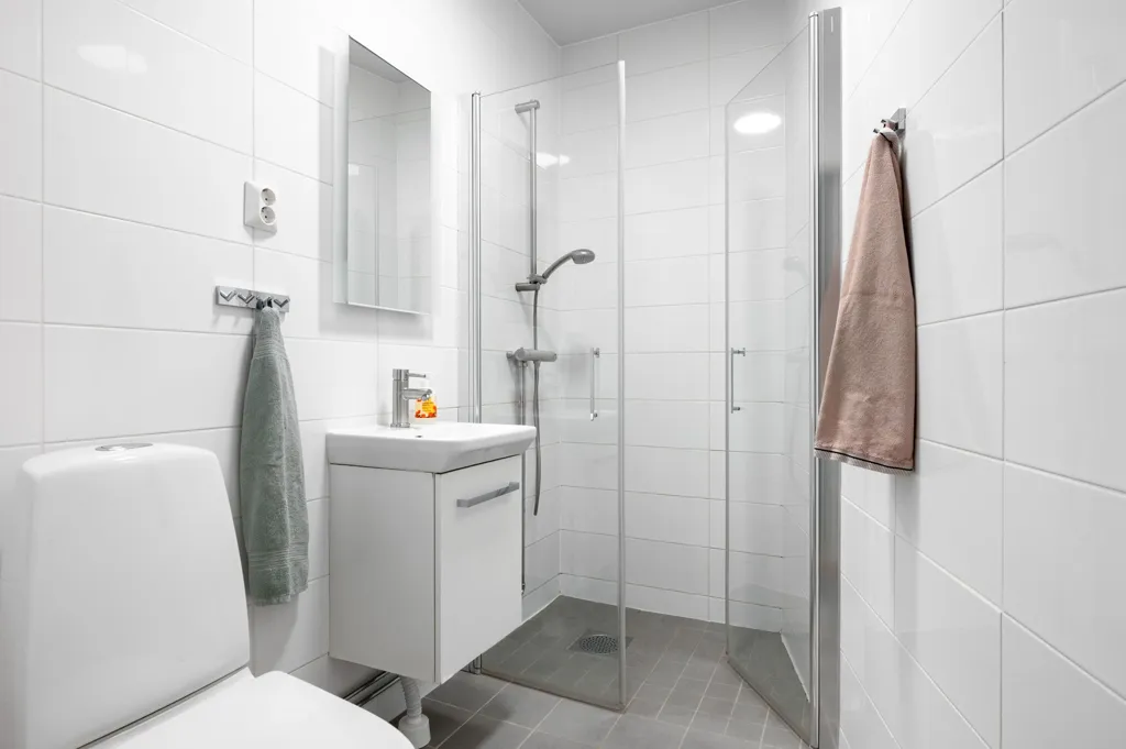 Salles de bain - Modern Apartment with Double Balconies in Valla