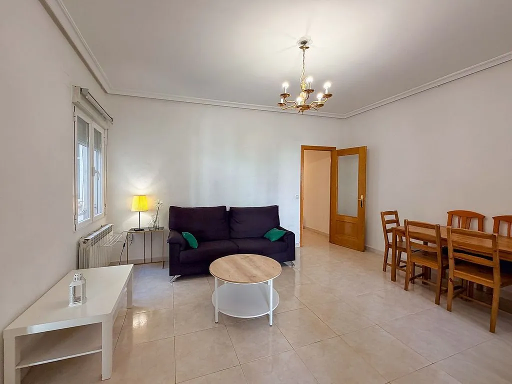 Salle à manger - Furnished Flat with Metro Access in Bernabéu