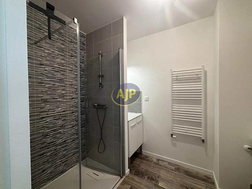 Bagni - Modern 2-Bed Flat with Balcony in Saint Herblain