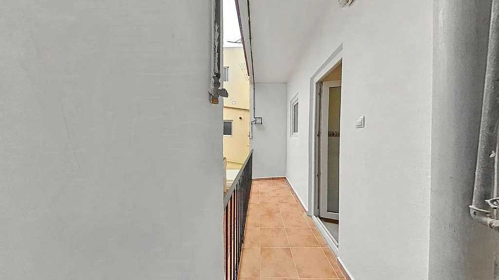 Hallway - Three-Bedroom Apartment with Terrace in Sedaví