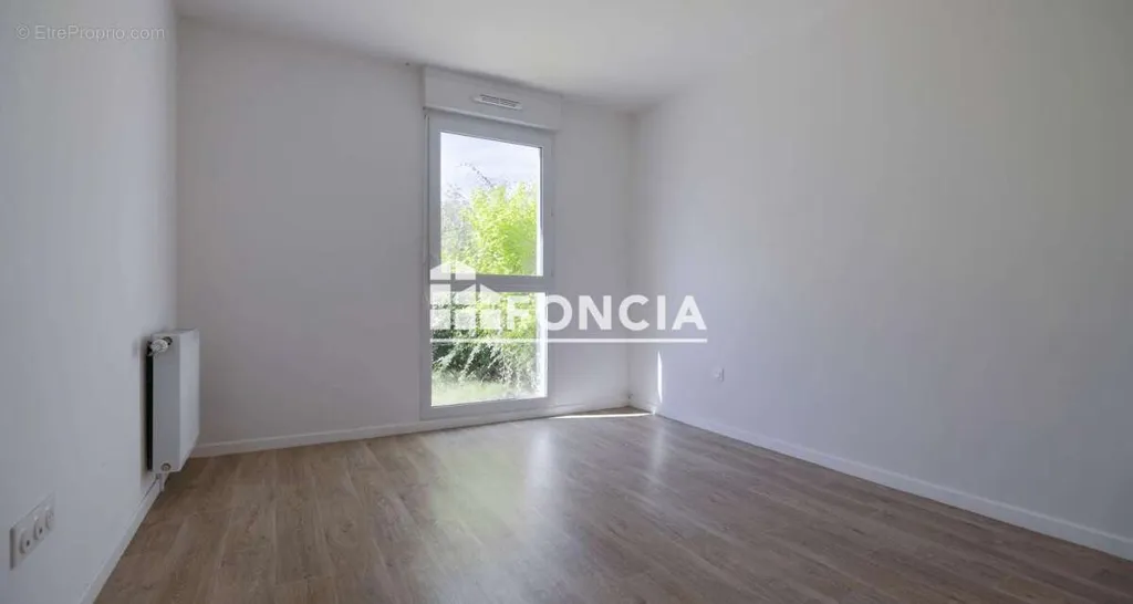 Toad - 3-Piece Garden Flat in Dammarie-les-Lys
