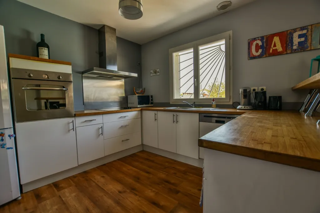 Cuisine - Villa Rénovée avec Piscine au Calme à Biganos