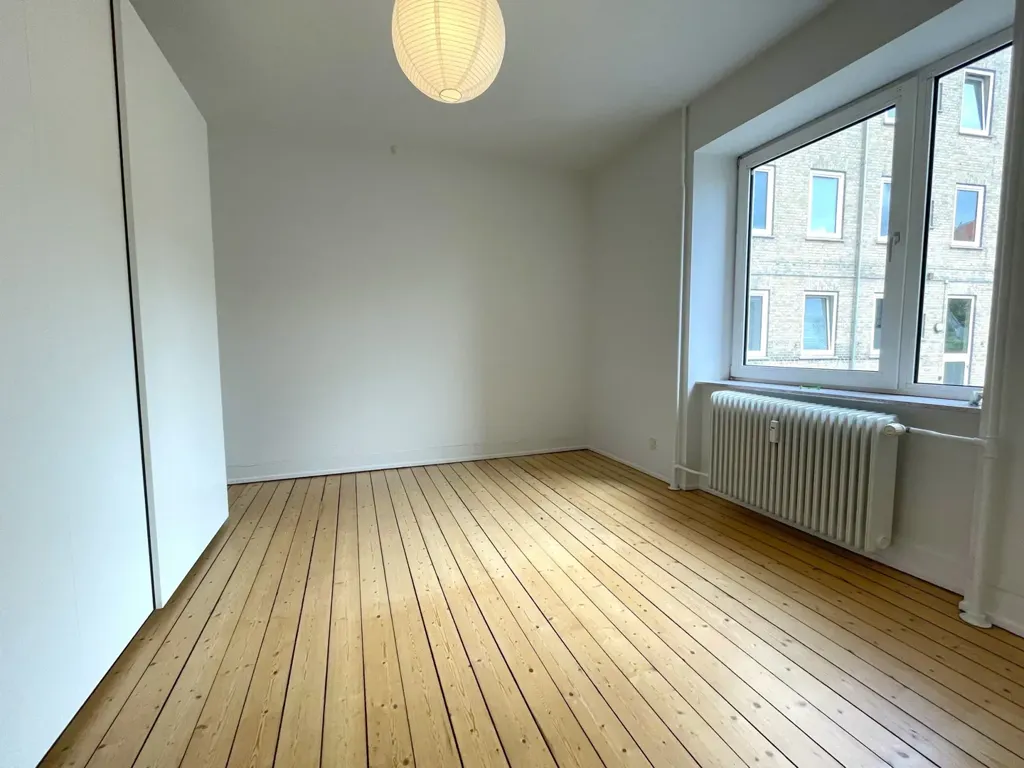 Rooms - 2-Bedroom Apartment with High Ceilings in Aalborg