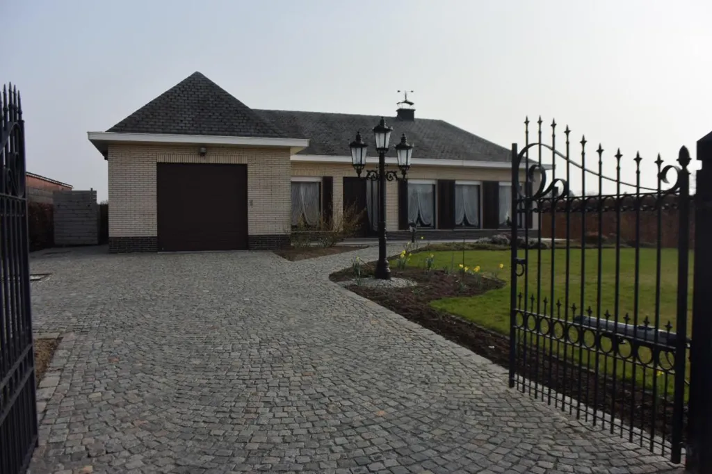 Extérieur - Villa avec Terrasse et 4 Façades à Proximité