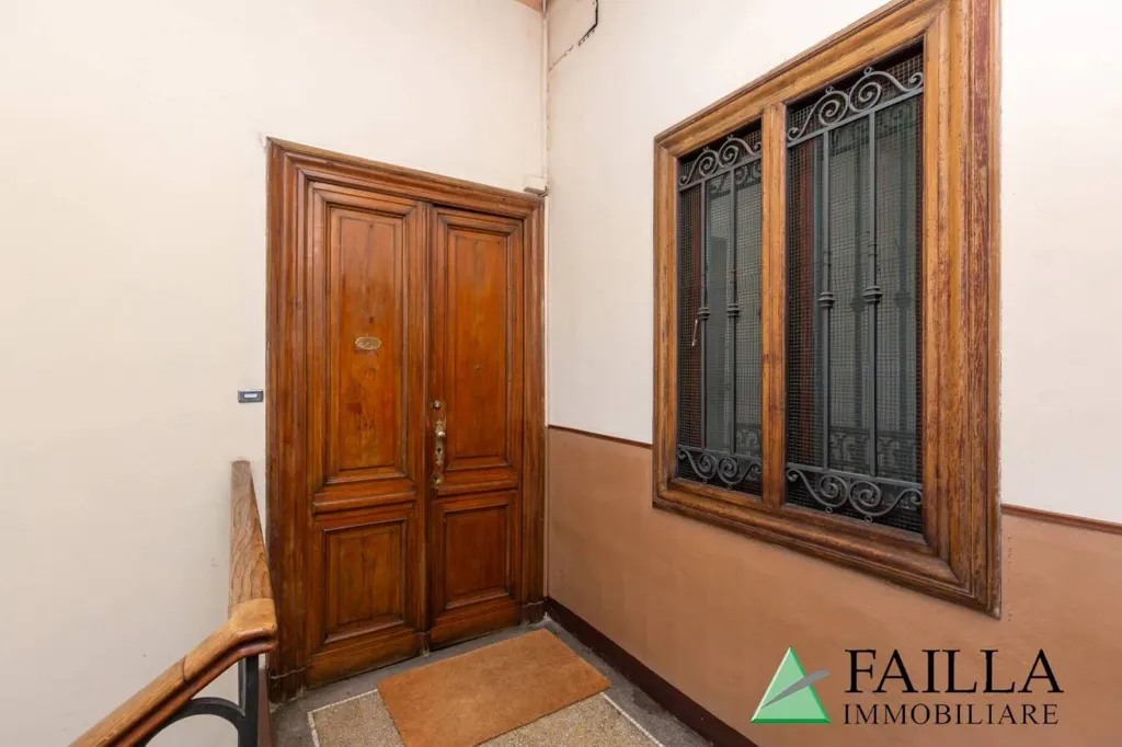 Esik - Restored Apartment with Balcony in Turin