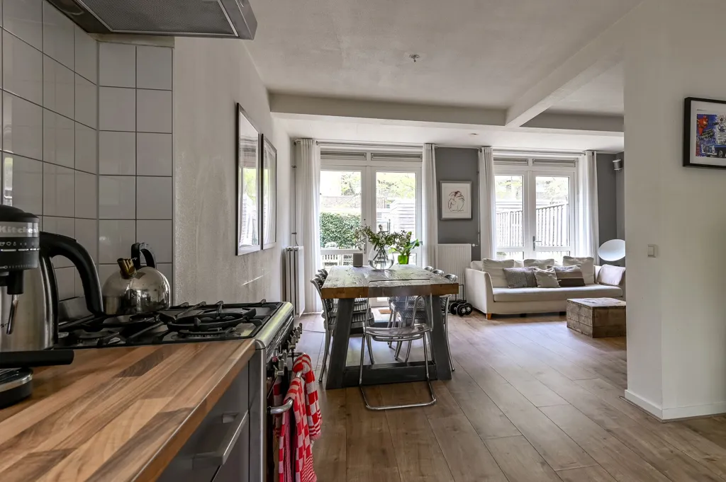 Cuisine - Extended Corner House with Garden in Heemstede