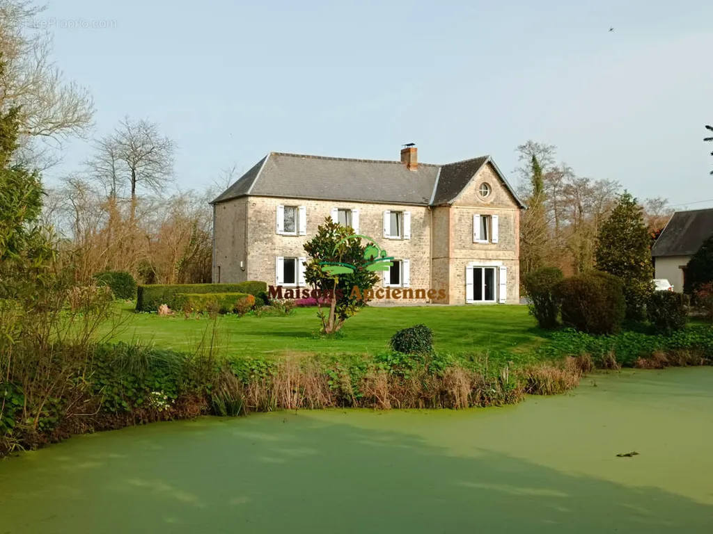 Extérieur - Maison Ancienne avec Parc Arboré à Isigny-sur-Mer