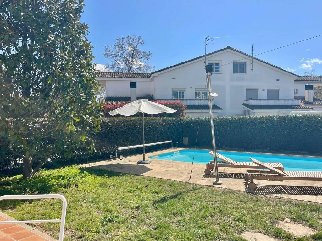 Bassein - Chalet with Pool and Terrace in Cucut