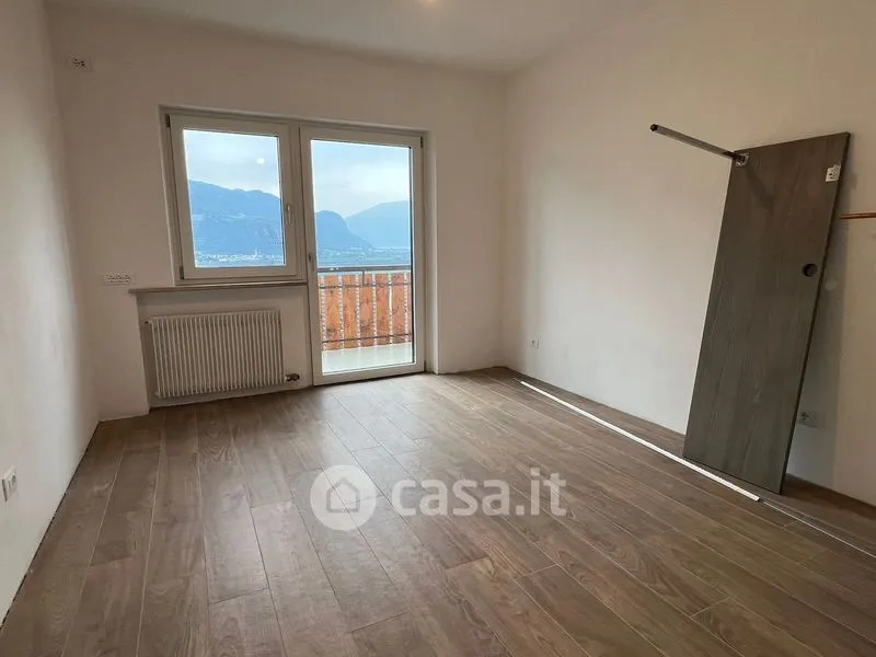Pièces - Rearranged Apartment with Balcony in Nalles