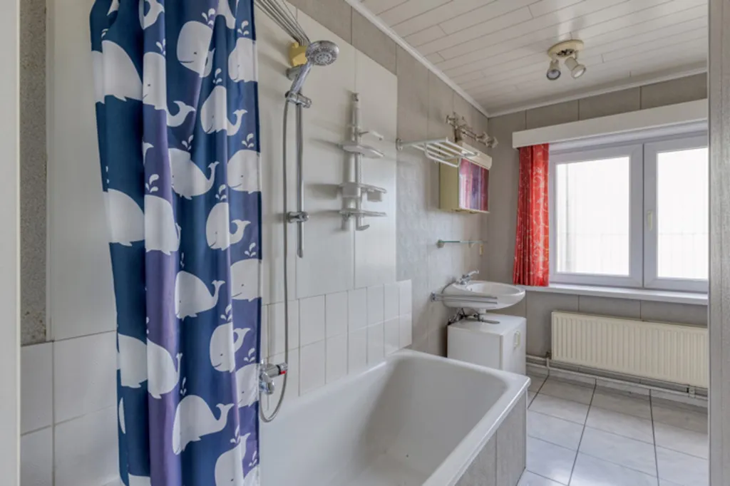 Salles de bain - Maison Commerciale avec Terrasse au Centre d'Affligem