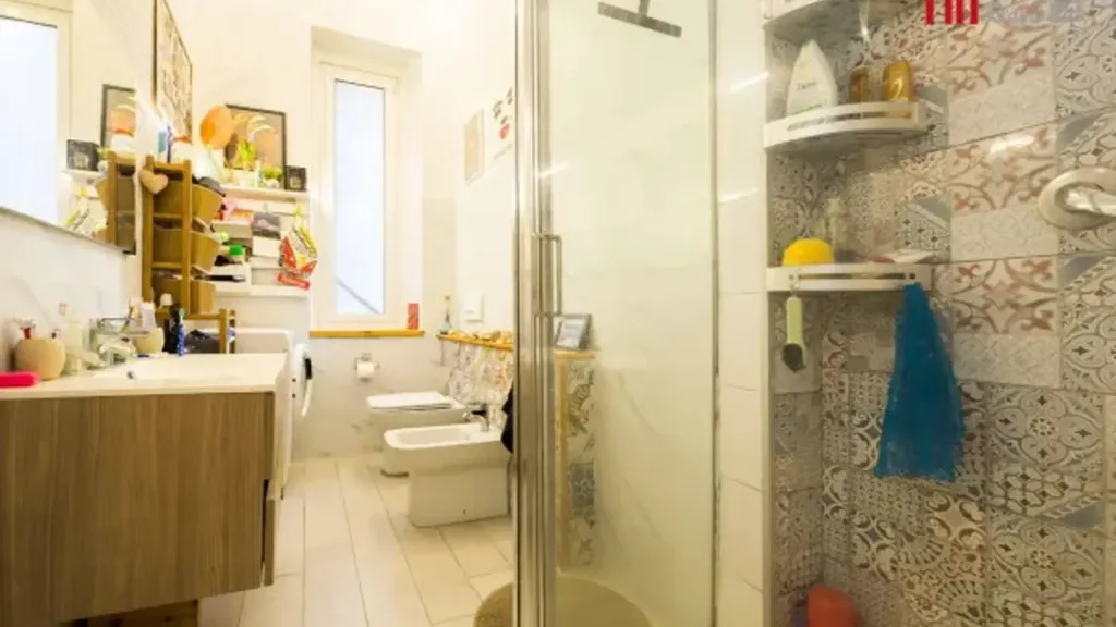 Salles de bain - Restored Apartment in Historic Building, Genoa