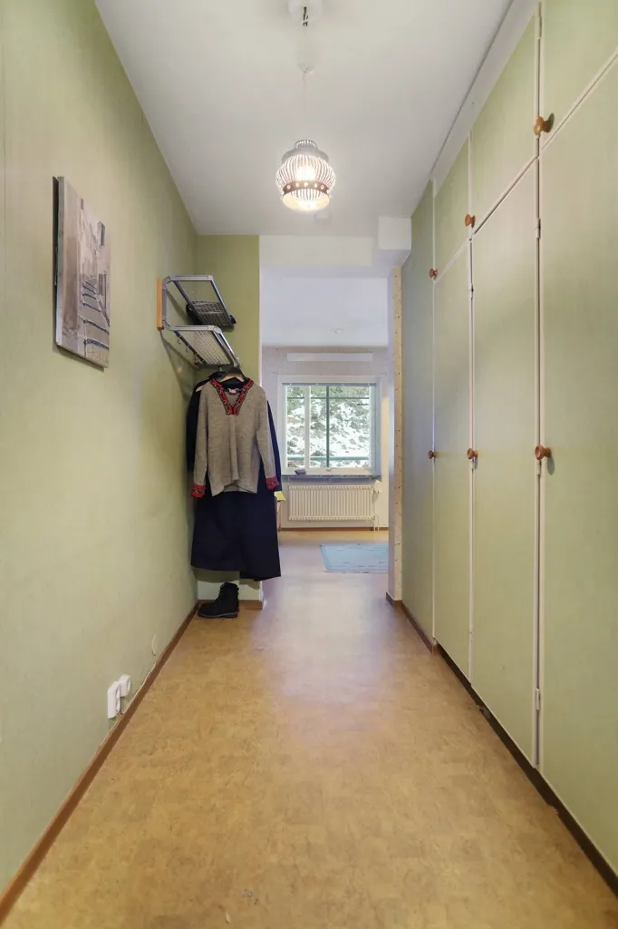 hallway_entrance