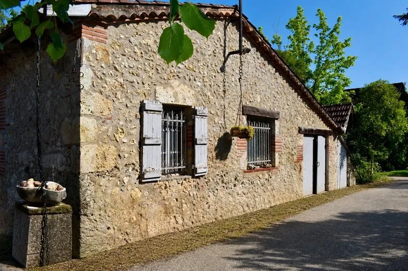 Välivaade - Character House with Dependencies in Dolmayrac