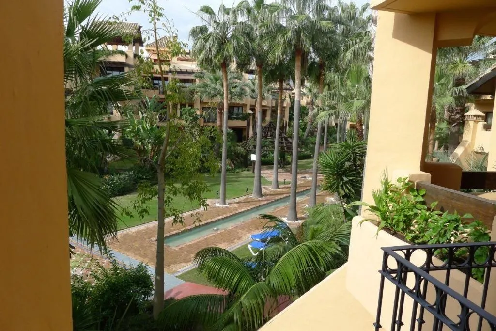 Balcon - Beachside Flat with Pool in Marbella