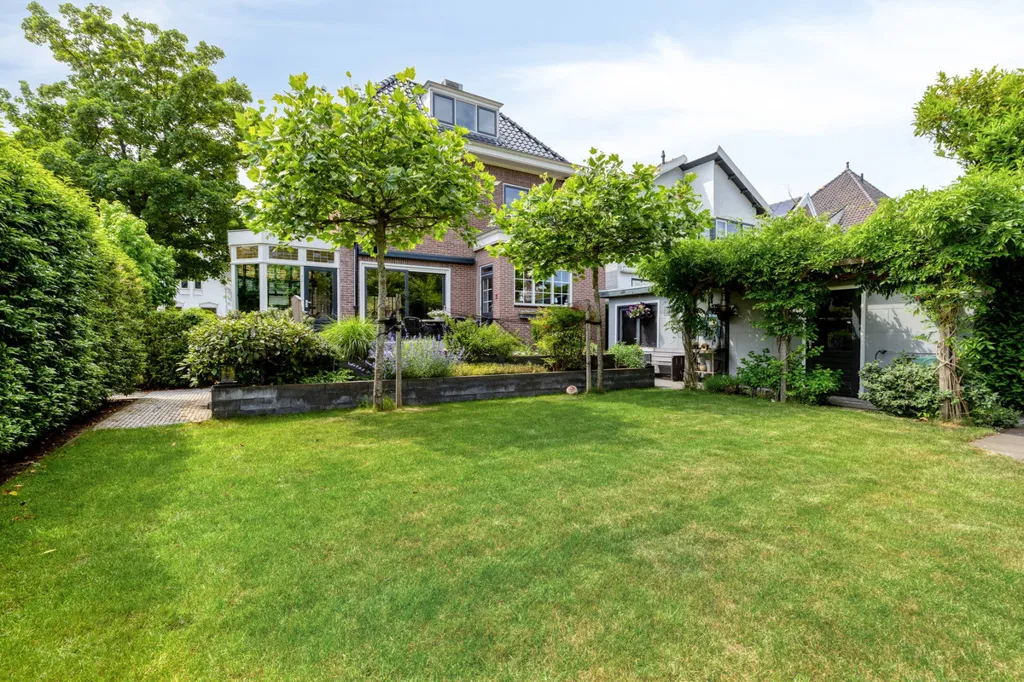 Aed - Luxury Villa with Garden in Beverwijk