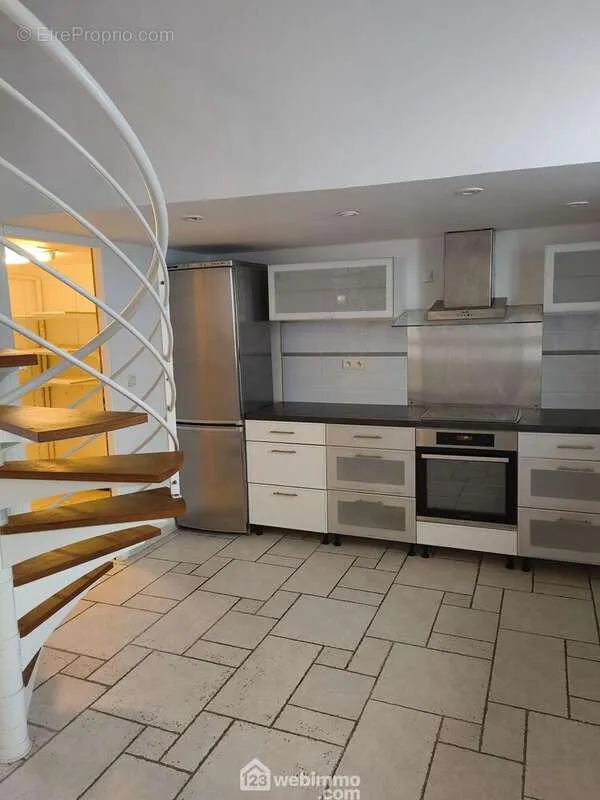 Köök - Duplex with Rare Volumes in Sète Centre