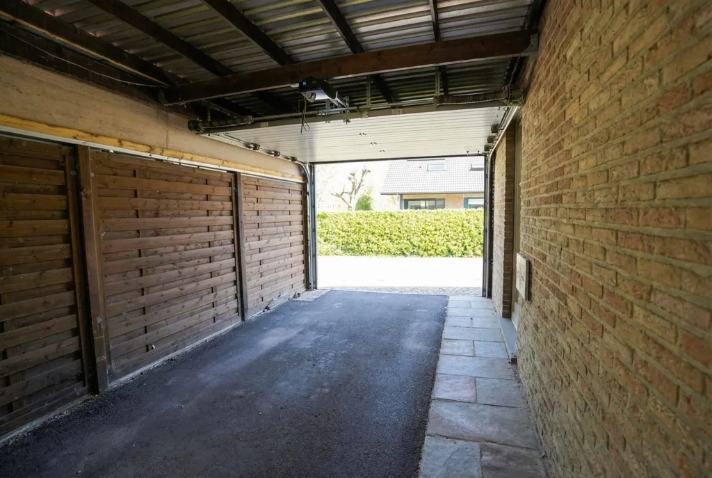Garaaž - Semi-Open House with Garden in Rust