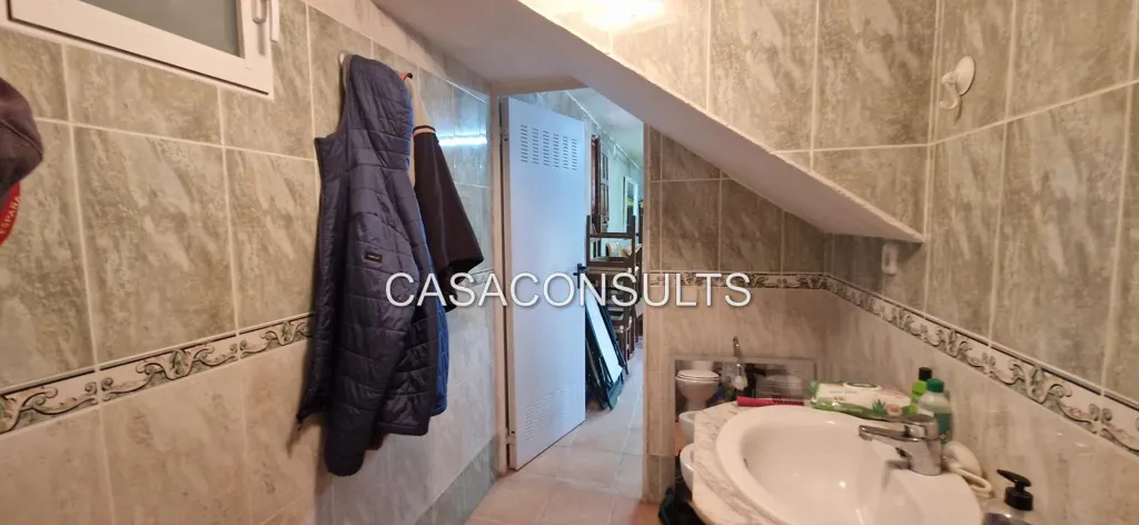 Vannitoad - Semi-Renovated Chalet with Balcony in Vilafamés