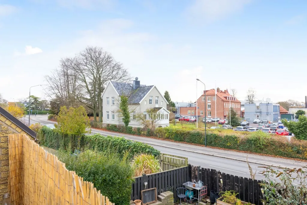 Balcone - Renovated 2-Storey House with Garden in Bellevue
