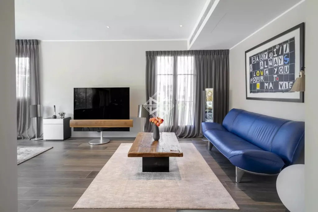 Living Room - Renovated Penthouse with Panoramic View in Cannes