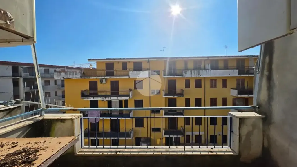 Rõdu - Bright Bilocale with Balconies in Scalea