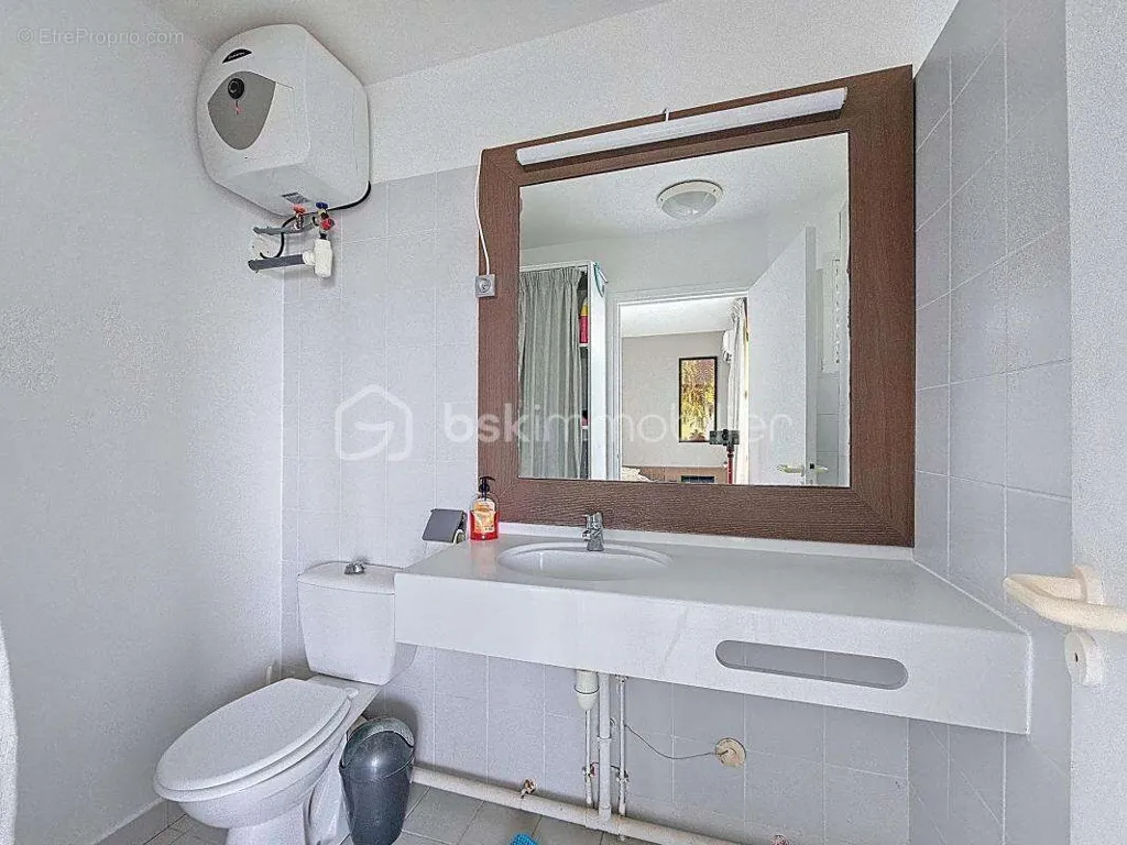 Bathrooms - Studio with Pool and Beach Access in Saint François