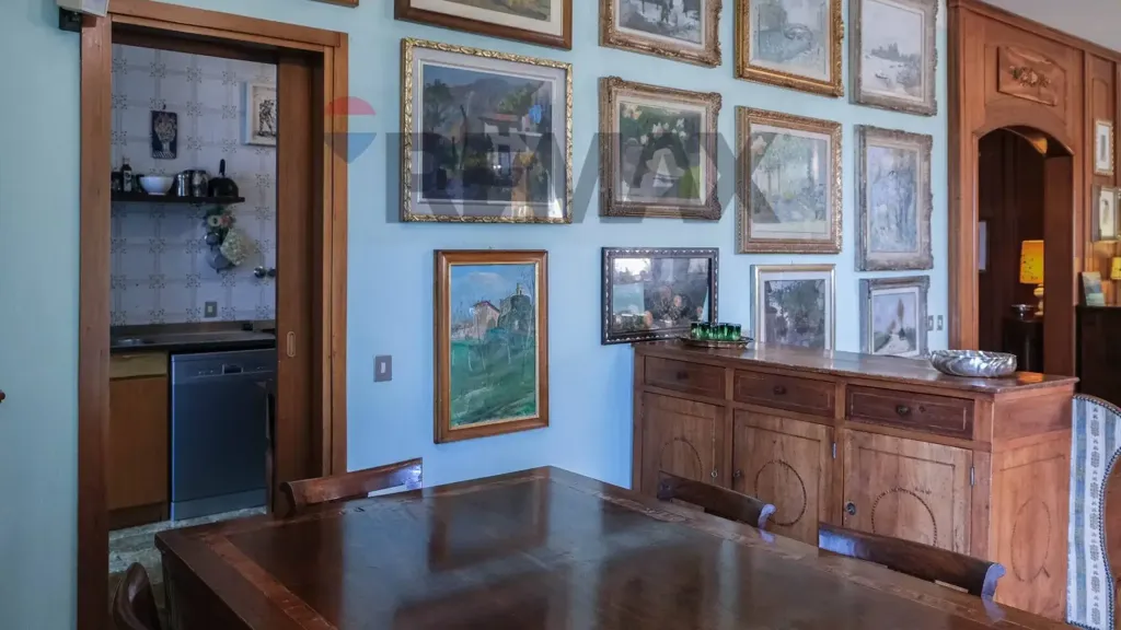 Salle à manger - Penthouse with Panoramic Views in San Donato Milanese