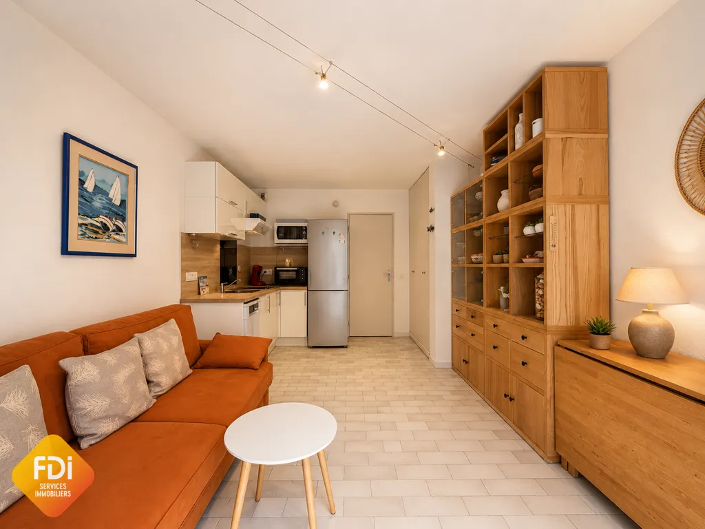 Living Room - Studio with West View in Le Grau-du-Roi