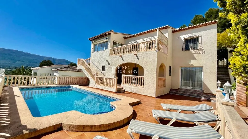 Piscine - Luxury Villa with Mountain Views in Jalón