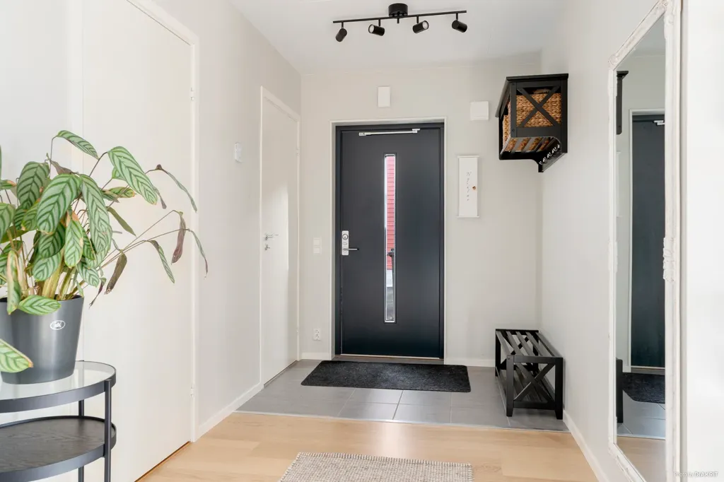 Esik - Elegant Apartment with Balcony in Falkenberg